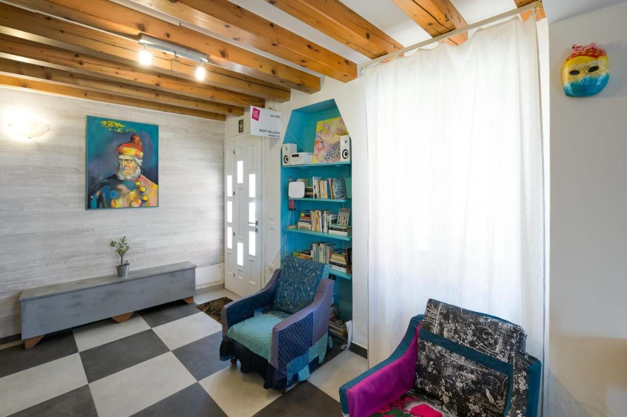 Night Galleria Holiday Home - Bed & Art In Burano - The Pink House ภายนอก รูปภาพ