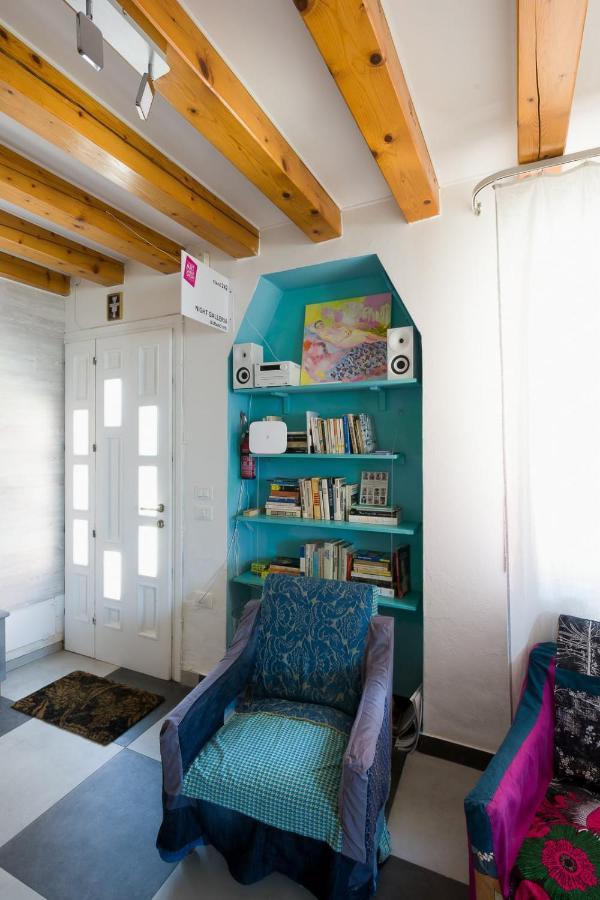 Night Galleria Holiday Home - Bed & Art In Burano - The Pink House ภายนอก รูปภาพ
