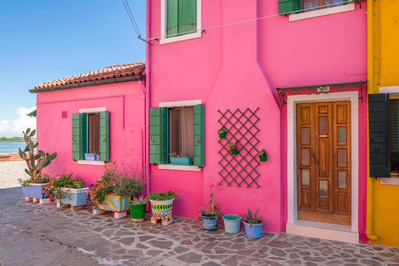 Night Galleria Holiday Home - Bed & Art In Burano - The Pink House ภายนอก รูปภาพ