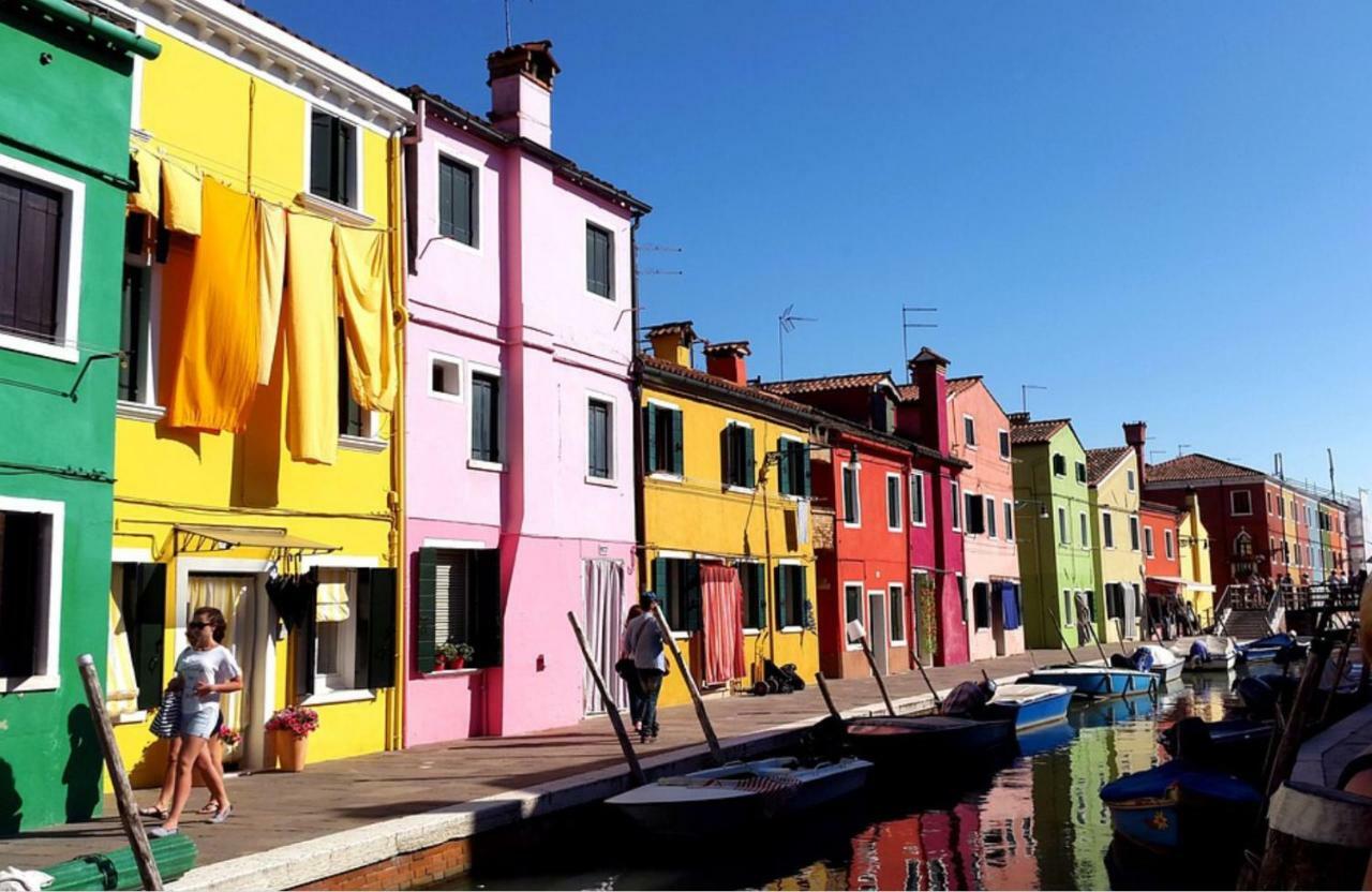 Night Galleria Holiday Home - Bed & Art In Burano - The Pink House ภายนอก รูปภาพ